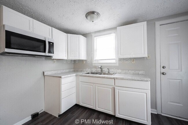 Foto del edificio - 2142 W US Hwy 40