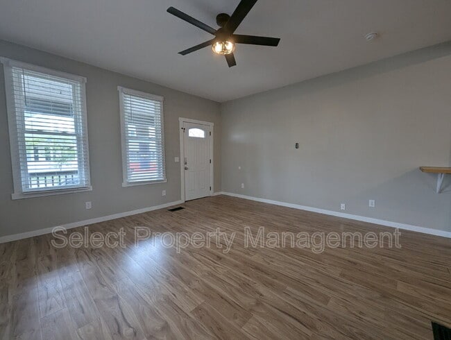 Building Photo - 601 Lavina St