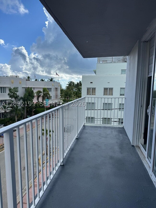 Building Photo - 1255 Collins Ave