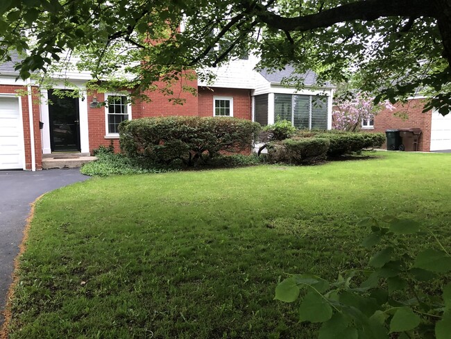 Building Photo - 9323 Crawford Ave