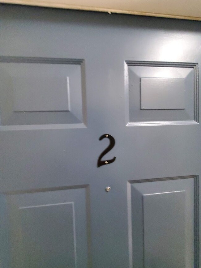 Building Photo - Absolutely Adorable two bedroom is move in...