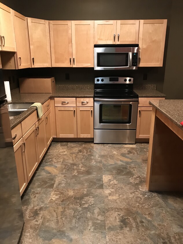 Foto principal - 410 W 2nd Ave
