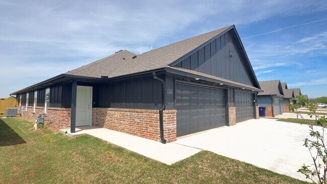 Foto del edificio - Welcome to Brand New Masonwood featuring this 3 Bedroom 2 Bath 2 Car Garage Duplex in a Great loc...