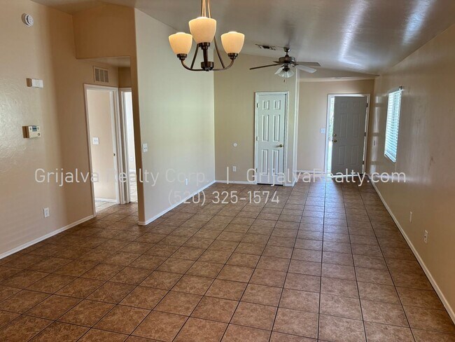 Foto del edificio - Spacious 4 Bedroom, 2 Bath House for Rent ...