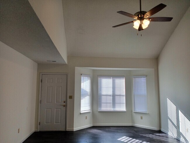 Building Photo - 4923 W Millbrook Dr
