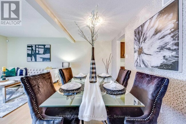 Building Photo - 6855 Glen Erin Dr