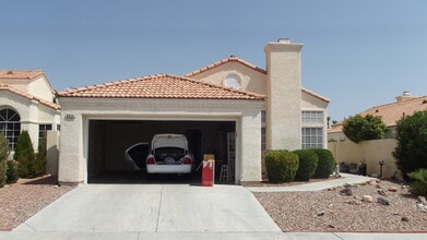 Building Photo - 9824 Cross Creek Way