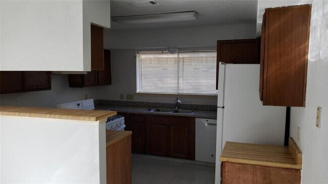 Foto del edificio - 10731 Forest Leaf Dr