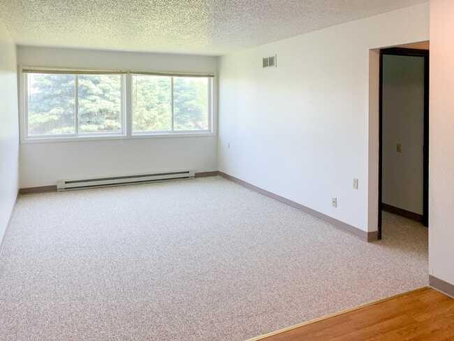 Building Photo - Woodland Apartments