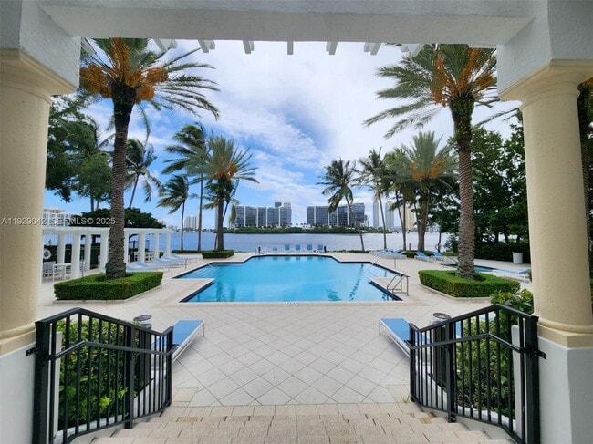 Foto del edificio - 3255 NE 184th St