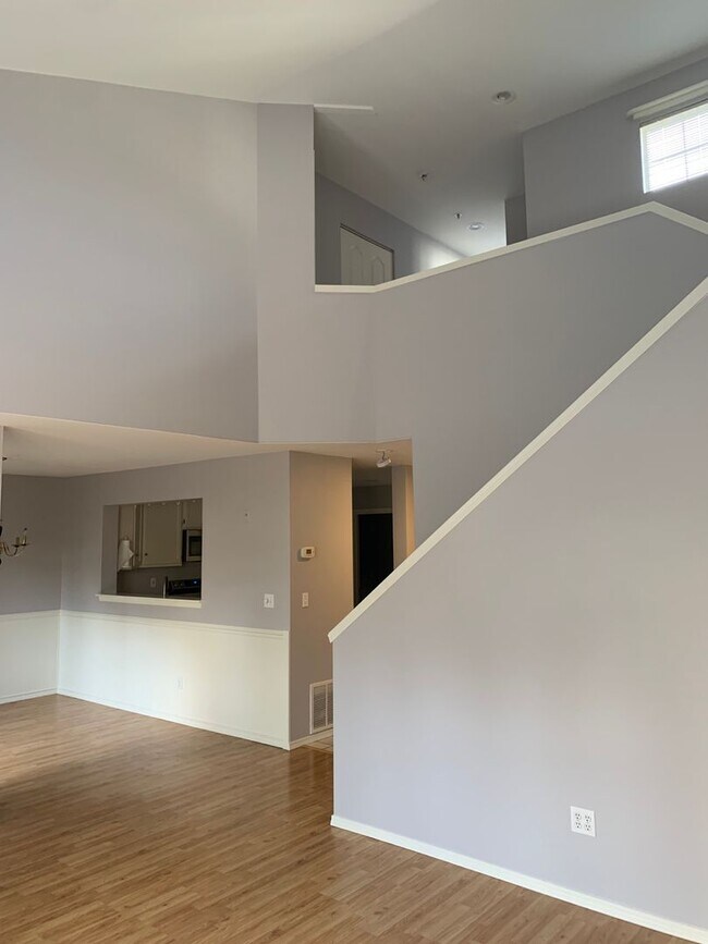 Foto del edificio - 3 bedroom 2.5 bath Beautifully Updated in ...