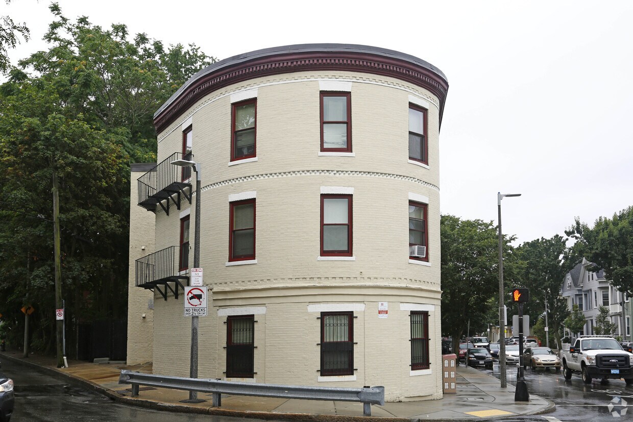 Building Photo - Walnut Washington