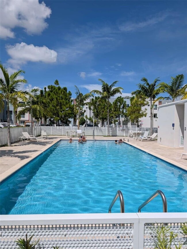 Foto del edificio - 2505 NE 193rd St