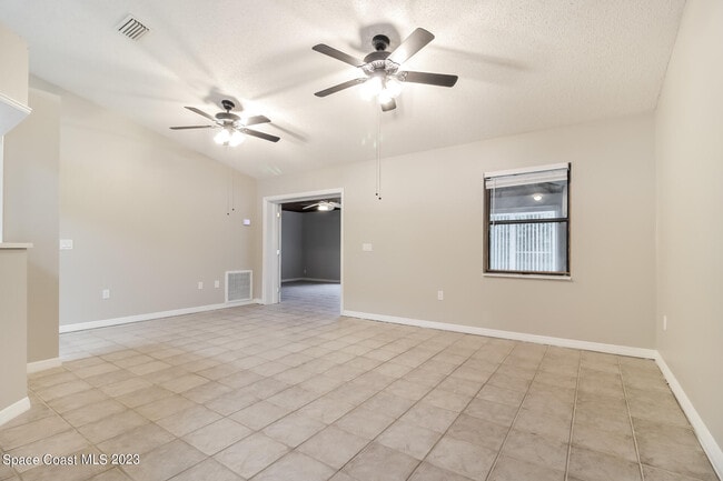 Foto del edificio - 5221 Carrick Rd
