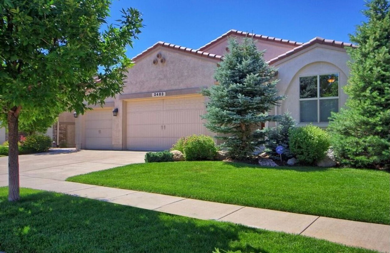 Primary Photo - Spacious Ranch Style in Flying Horse with ...