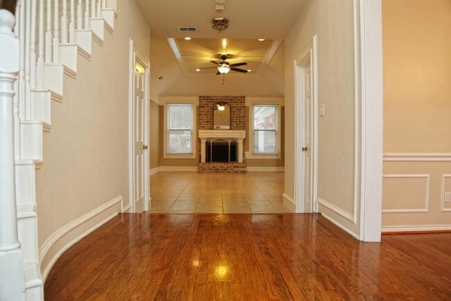 Building Photo - 24706 Plympton Dr