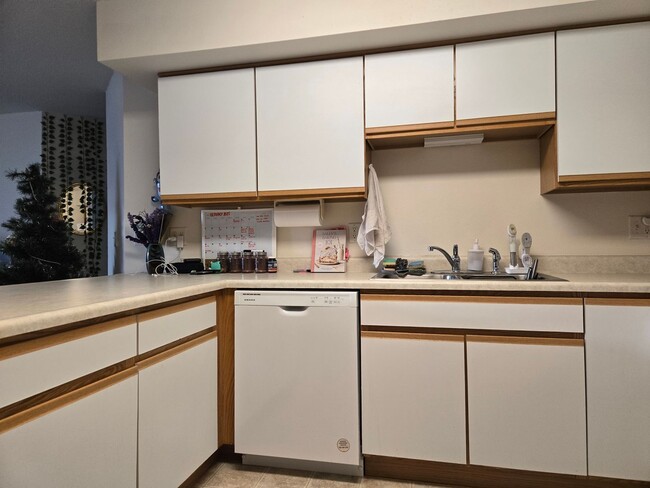 Building Photo - Jack Vallandingham Coral Court