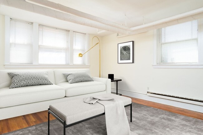 Interior Photo - 1910 1st Ave S