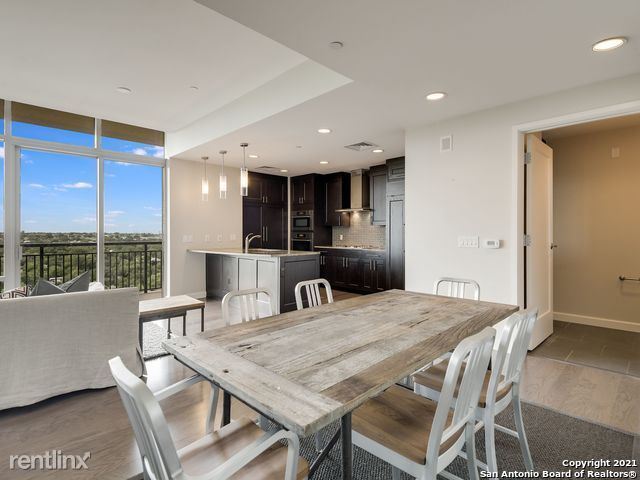 Building Photo - 1 br, 1 bath Condo - 4242 Broadway Apt 902