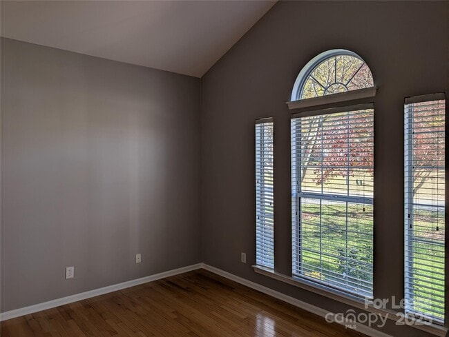 Foto del edificio - 160 Stone Ridge Ln