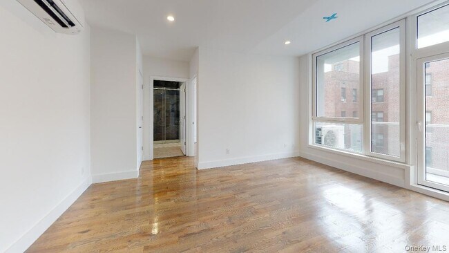 Foto del edificio - 138-28 Queens Blvd