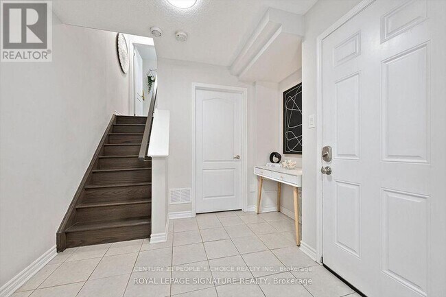 Building Photo - 299 Casson Pt