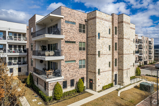 Building Photo - Meridian Square Condos