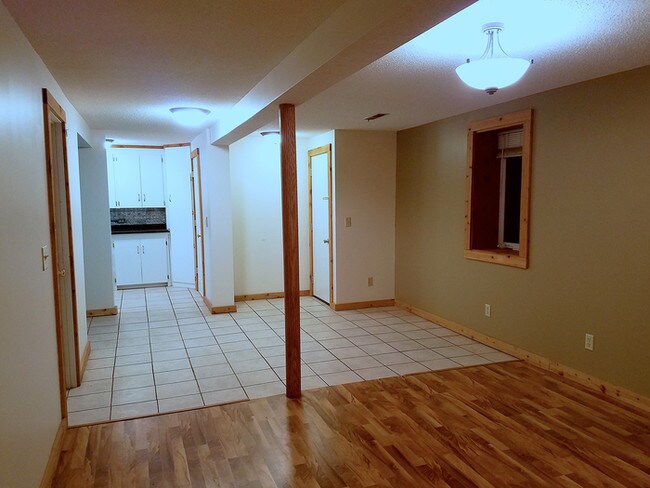 Building Photo - Cute, cozy 3-bedroom lower-level duplex!