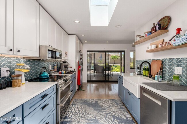 Building Photo - Gorgeous 3 bedroom/2 bath Single Level Home! Private Pool/Spa, RV Gate, Separate Garage/Workshop