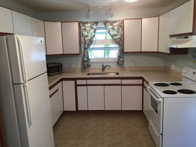 Building Photo - Pet Friendly Kaneohe House with Bay Views