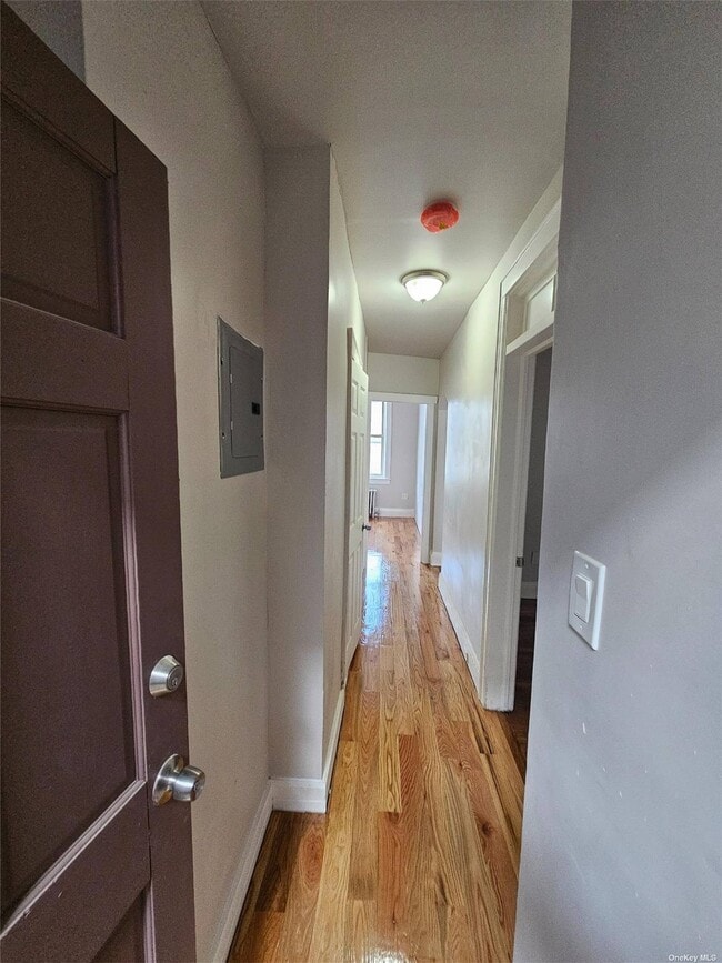 Foto del edificio - 79-33 Myrtle Ave