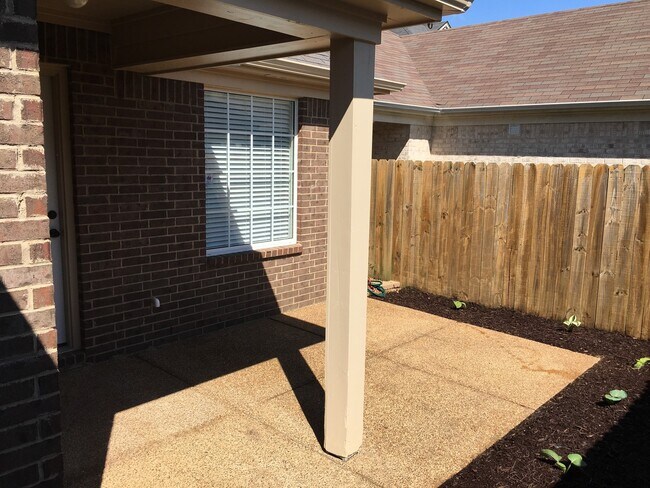 Building Photo - Don't miss out on this perfect corner lot ...