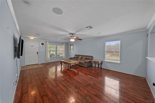 Foto del edificio - 111 Lynn Crest Bend