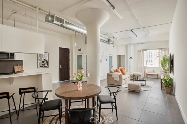 Foto principal - 939 S Broadway