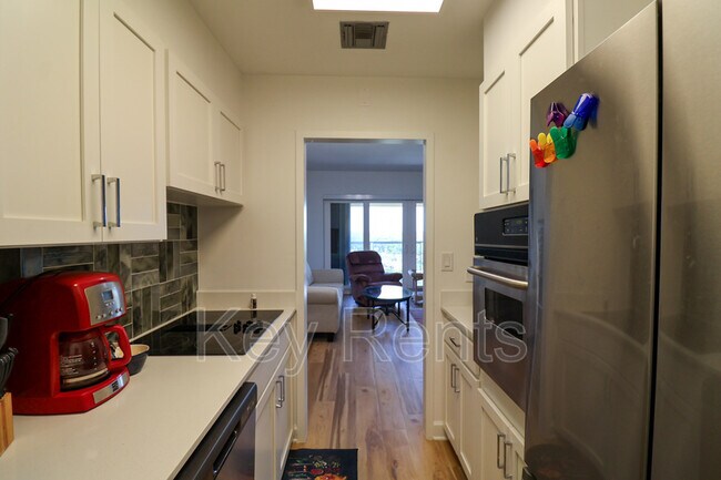 Foto del edificio - 825 Bayshore Dr