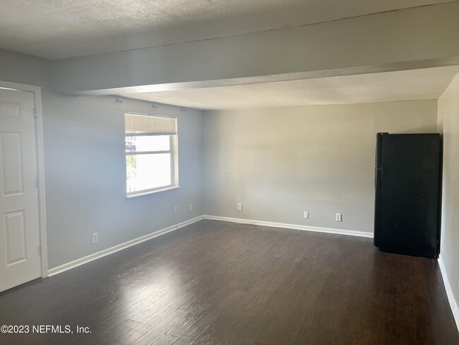 Building Photo - 4023 Skycrest Dr