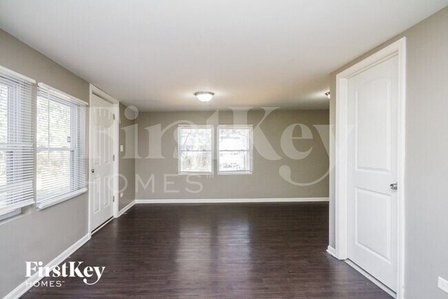 Foto del edificio - 14730 Riverside Dr