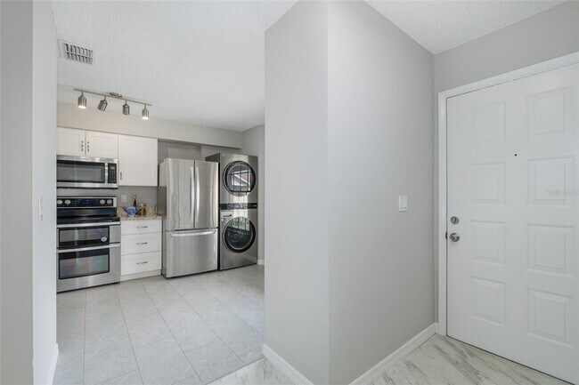 Foto del edificio - Beautifully Updated Condo