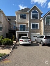 Building Photo - 202 Rip Van Dam Ct