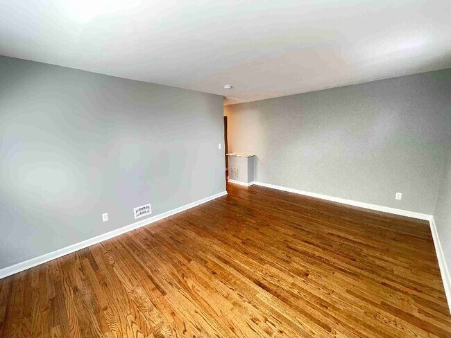 Foto del edificio - 5603 Hilltop Ave