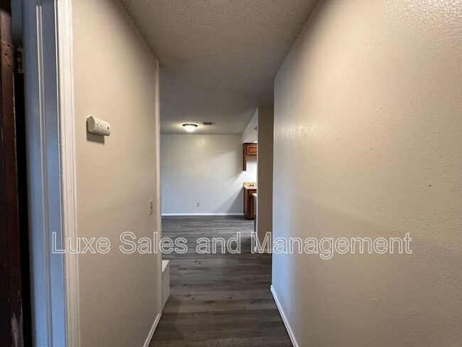 Building Photo - 520 Peppertree Ln