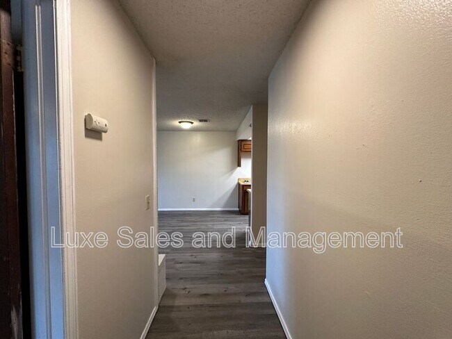 Foto del edificio - 520 Peppertree Ln