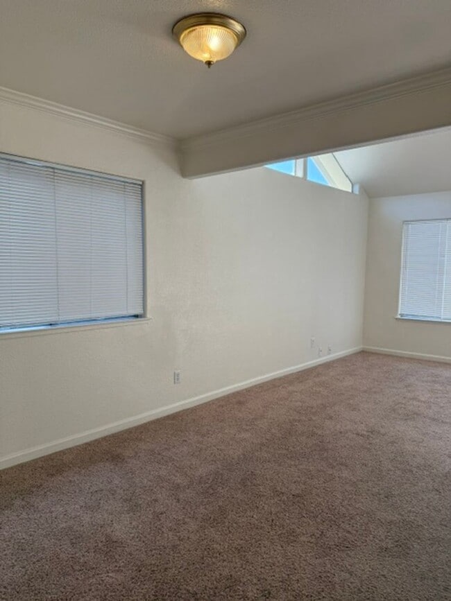 Foto del edificio - 3 bedroom 2 Bath House with 2 car garage in Rohnert Park