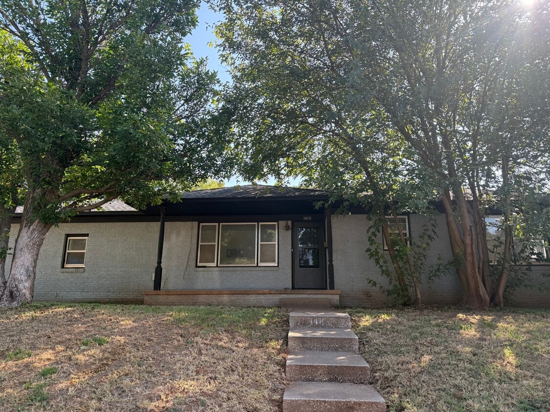 Primary Photo - 1410 N Ash St