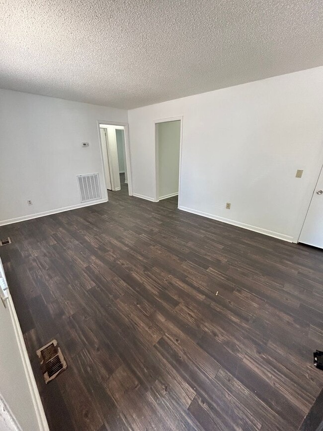 Photo - 4762 Trenton Dr Apartment