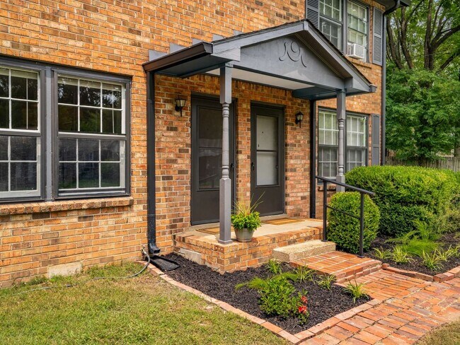 Foto del edificio - Awesome 2BE/1.5BA duplex in fantastic location in Nashville!