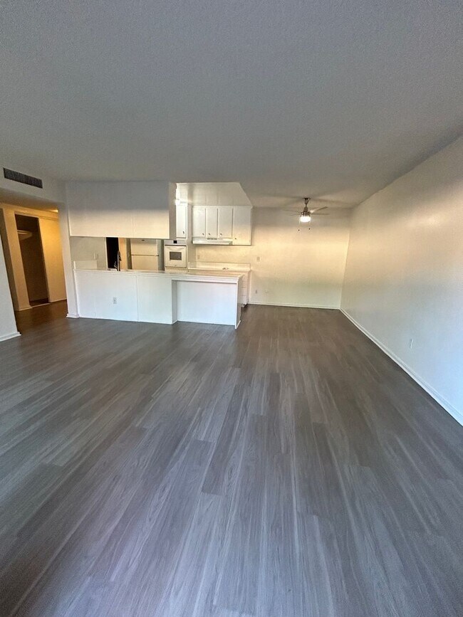 Foto del edificio - 10200 De Soto Ave