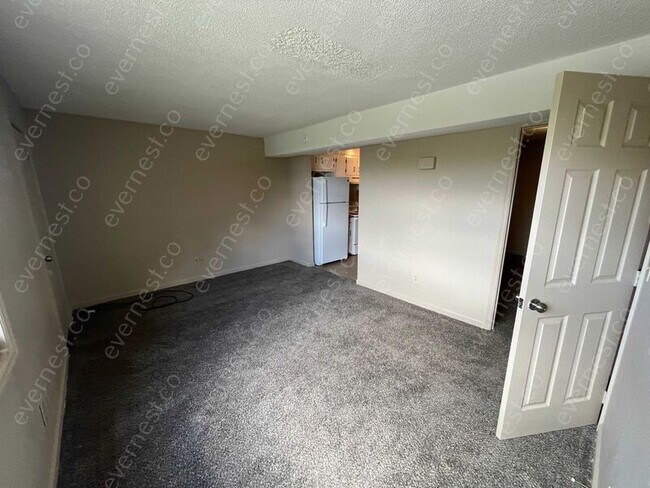 Building Photo - 7611 Holiday Hills Dr