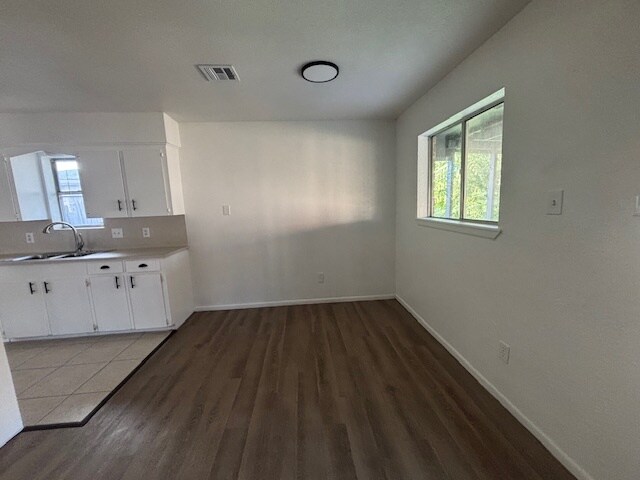 Foto del edificio - 1902 Falcon Dr