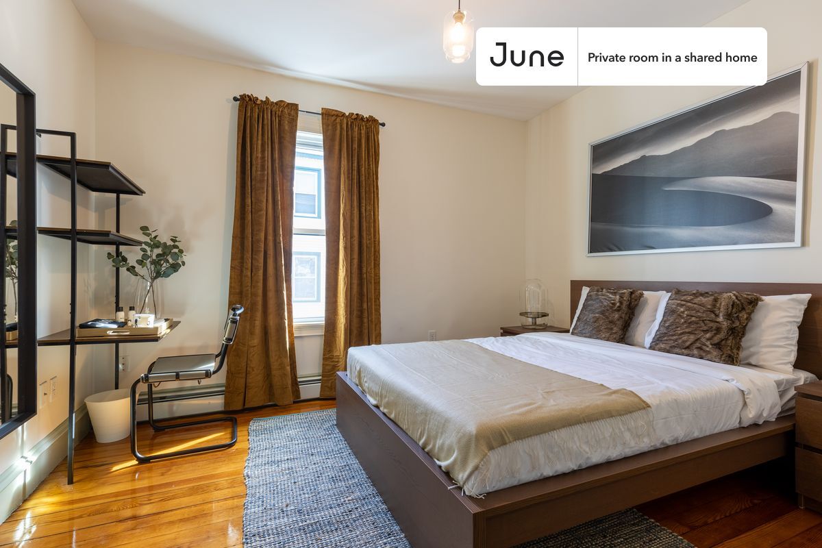 Foto principal - Room in Shared 4 bed/1 bath home